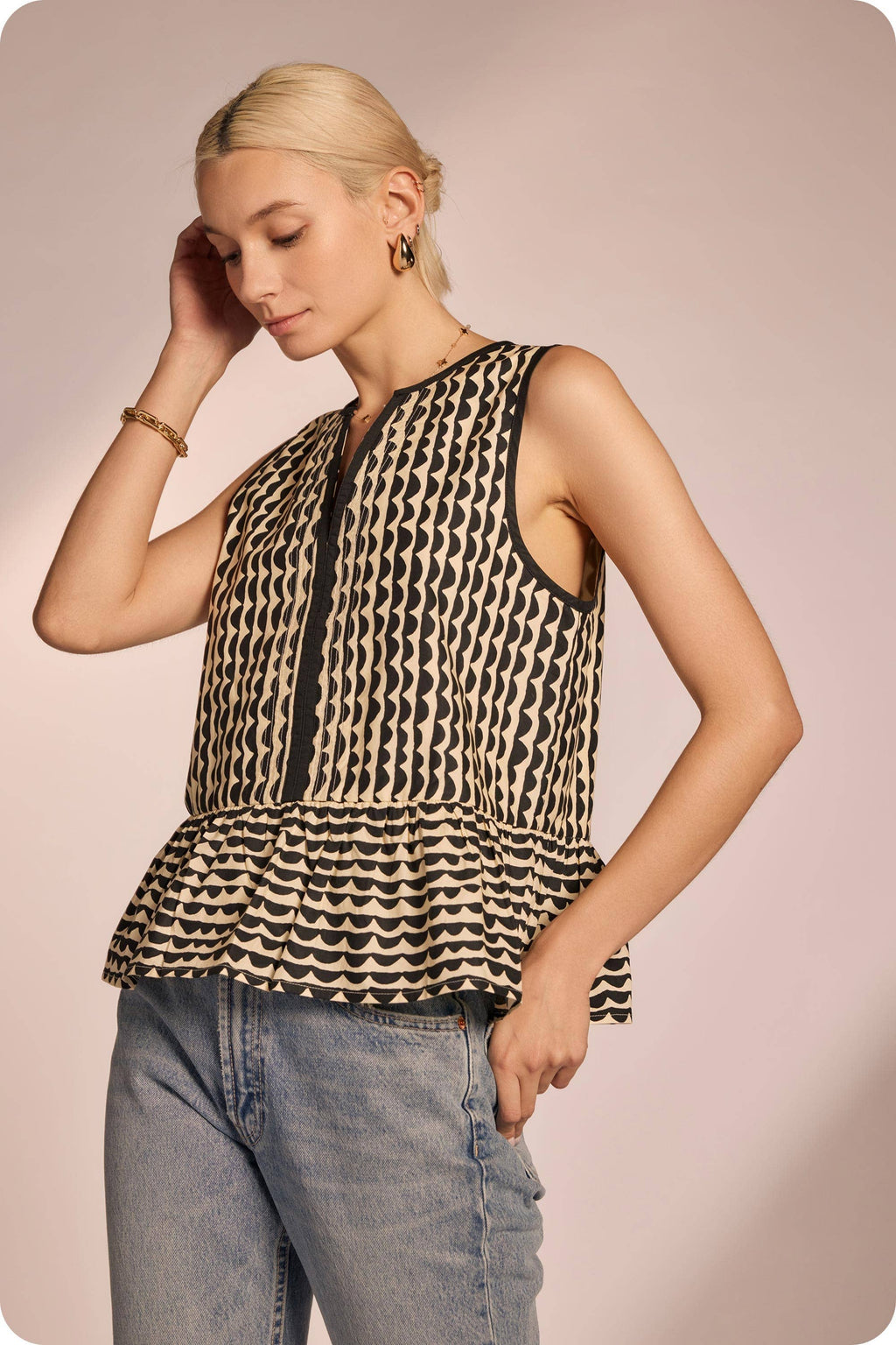 Scallop Print Sleeveless Blouse