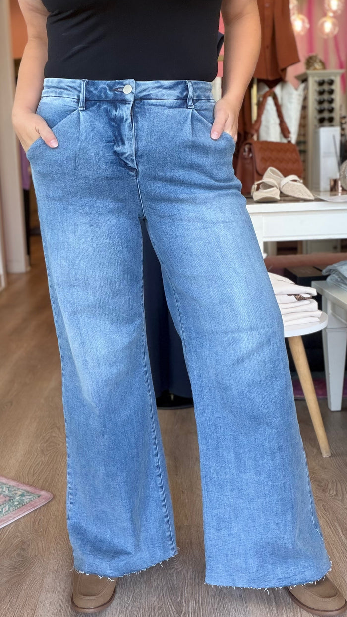 Main Character Pleated Wide Leg Jeans