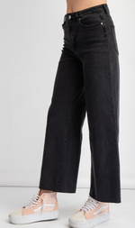 Madelyn Cropped Pants -Black